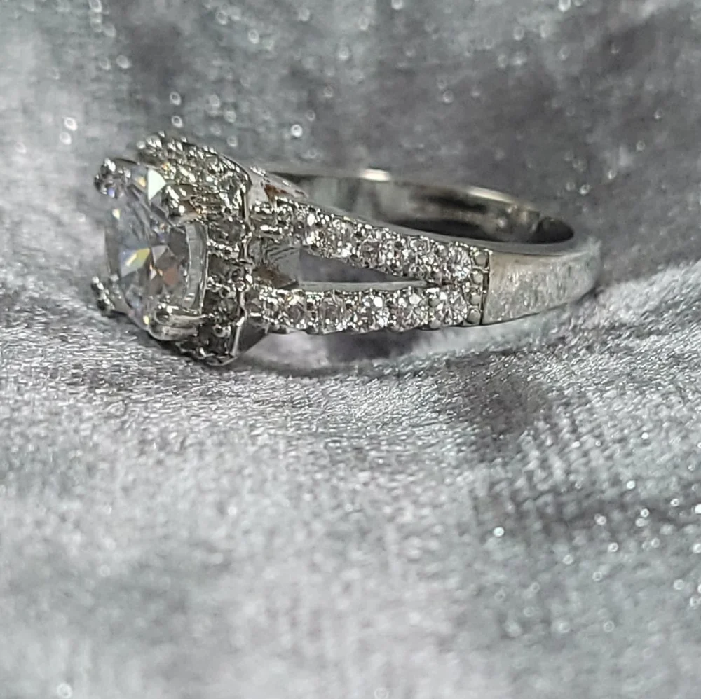 4 Prong White Zircon Silver Color Engagement Ring - Picture 8 of 8